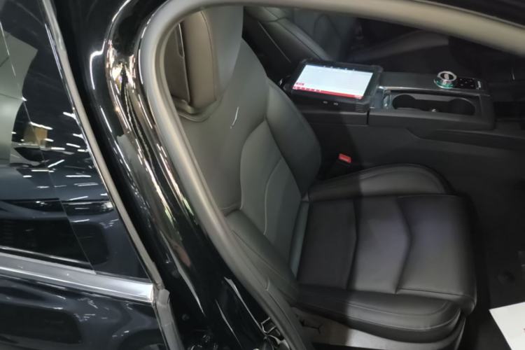 Used Cadillac CT6 2023 28T Luxury Version Right Front Seat
