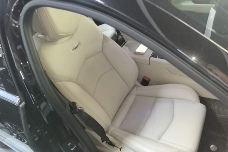 Used Cadillac CT6 2023 28T Luxury Version Right Front Seat