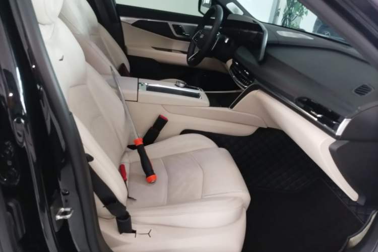 Used Cadillac CT6 2023 28T Luxury Version Right Front Seat