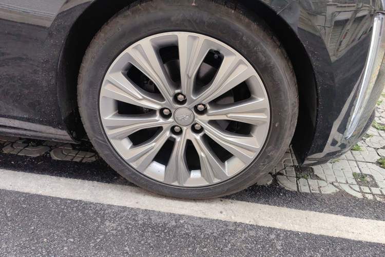 Used Cadillac CT6 2023 28T Prestige Model Right Front Wheel Hub