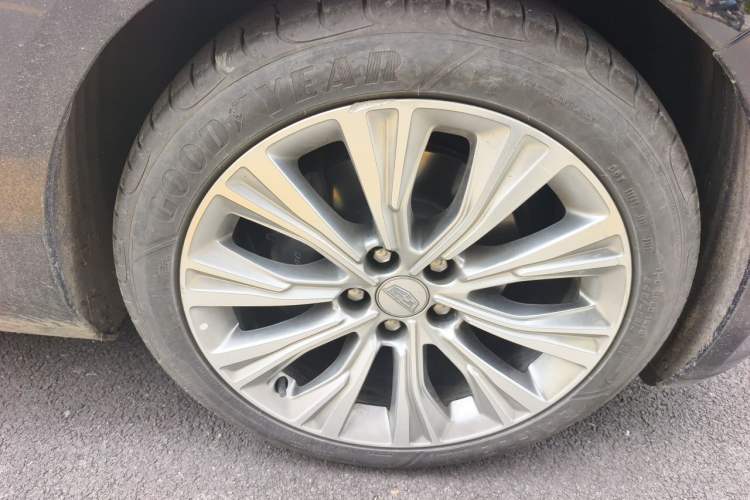 Used Cadillac CT6 2023 28T Luxury Version Right Front Wheel Hub