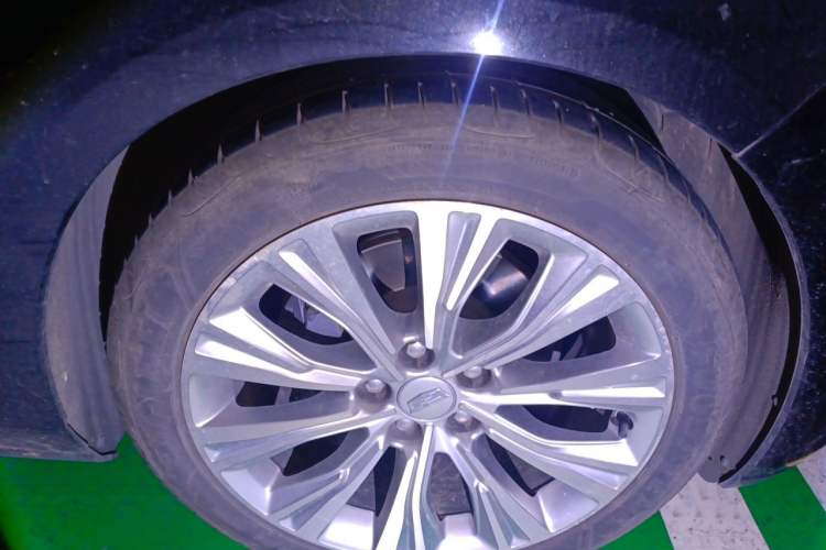 Used Cadillac CT6 2023 28T Prestige Model Right Front Wheel Hub