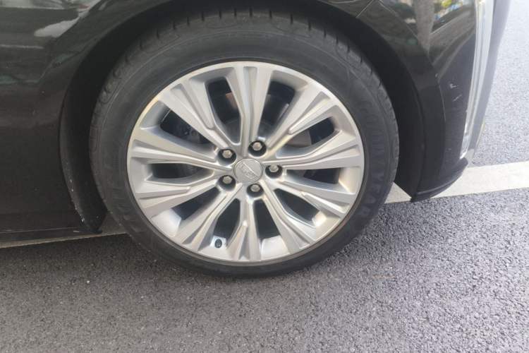 Used Cadillac CT6 2023 28T Prestige Model Right Front Wheel Hub