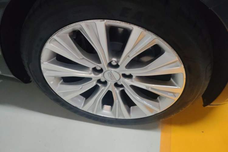 Used Cadillac CT6 2023 28T Luxury Version Right Front Wheel Hub