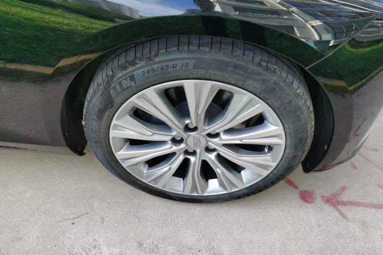 Used Cadillac CT6 2023 28T Prestige Model Right Front Wheel Hub