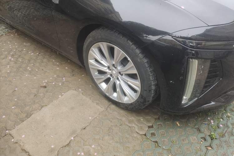 Used Cadillac CT6 2023 28T Prestige Model Right Front Wheel Hub
