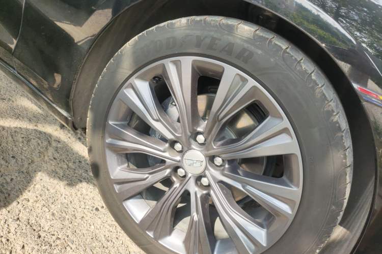Used Cadillac CT6 2023 28T Prestige Model Right Front Wheel Hub