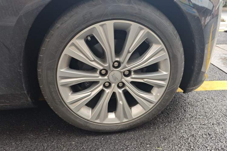 Used Cadillac CT6 2023 28T Luxury Version Right Front Wheel Hub