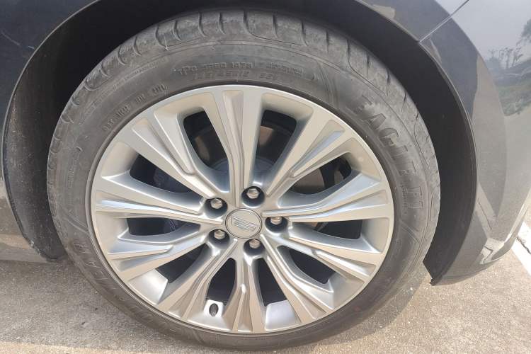 Used Cadillac CT6 2023 28T Luxury Version Right Front Wheel Hub