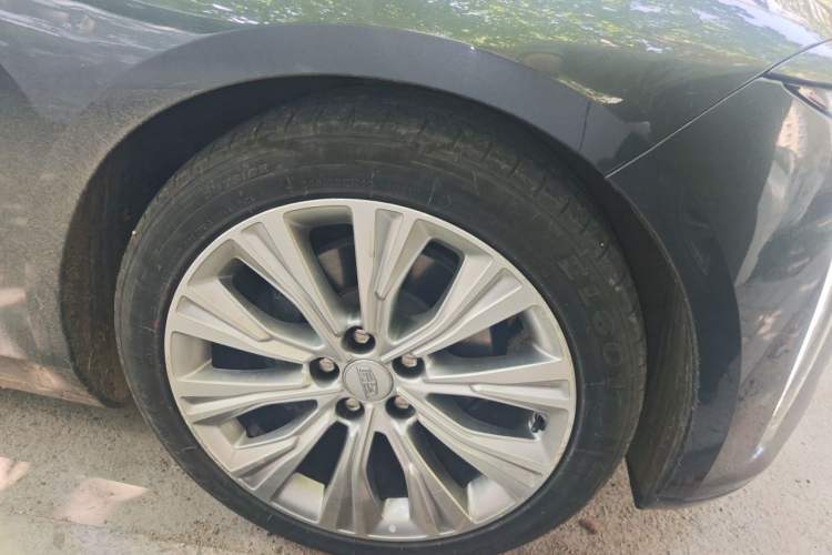 Used Cadillac CT6 2023 28T Prestige Model Right Front Wheel Hub