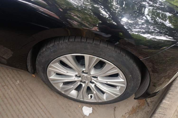 Used Cadillac CT6 2023 28T Luxury Version Right Front Wheel Hub
