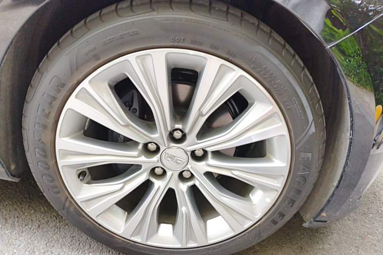 Used Cadillac CT6 2023 28T Prestige Model Right Front Wheel Hub