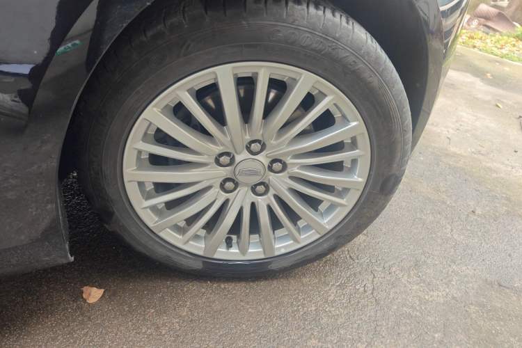 Used Cadillac CT6 2023 28T Fashion Edition Right Front Wheel Hub