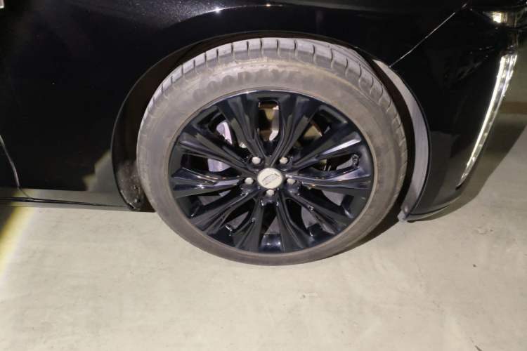 Used Cadillac CT6 2023 28T Prestige Model Right Front Wheel Hub