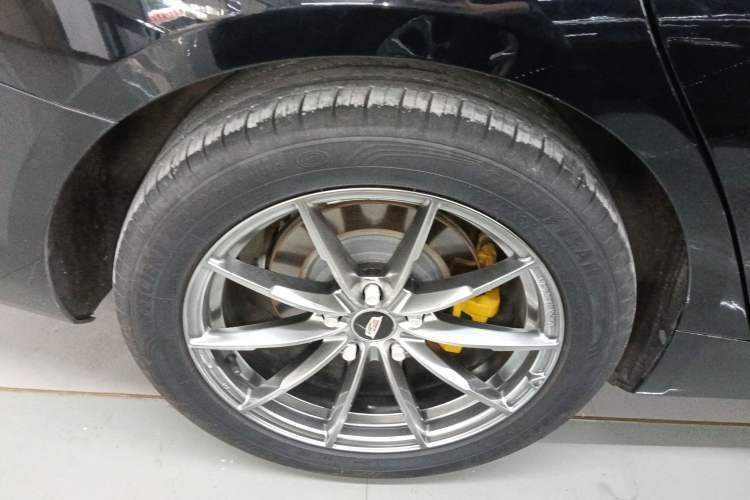 Used Cadillac CT6 2023 28T Fashion Edition Right Rear Wheel Hub