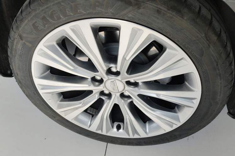 Used Cadillac CT6 2023 28T Platinum Edition Right Rear Wheel Hub
