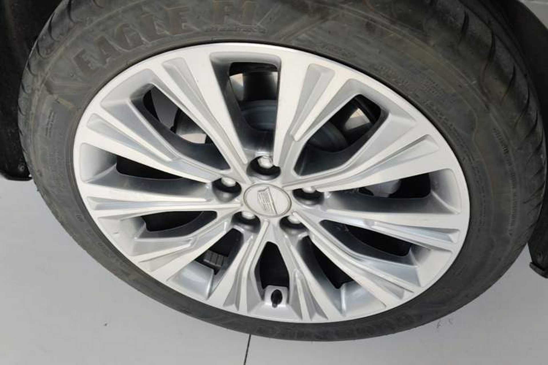 Used Cadillac CT6 2023 28T Platinum Edition Right Rear Wheel Hub