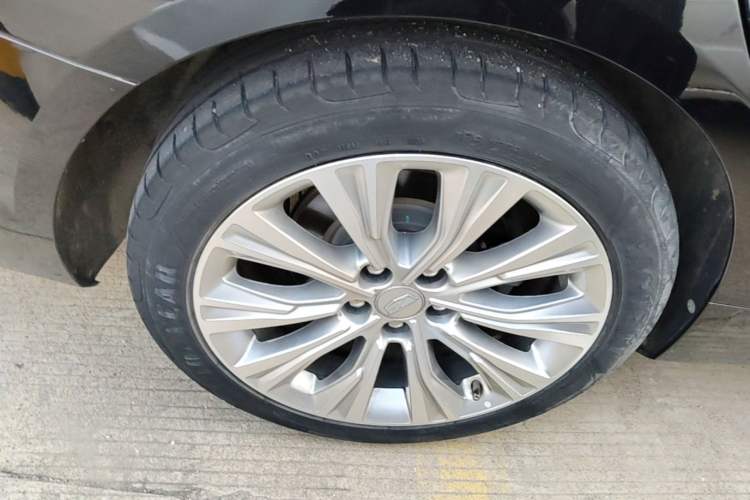 Used Cadillac CT6 2023 28T Prestige Model Right Rear Wheel Hub