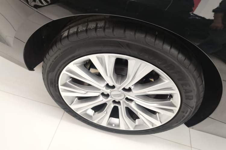 Used Cadillac CT6 2023 28T Platinum Edition Right Rear Wheel Hub