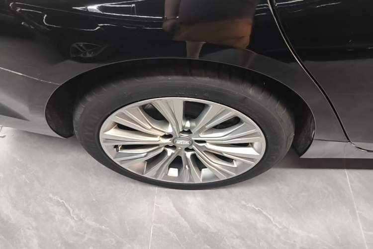 Used Cadillac CT6 2023 28T Prestige Model Right Rear Wheel Hub