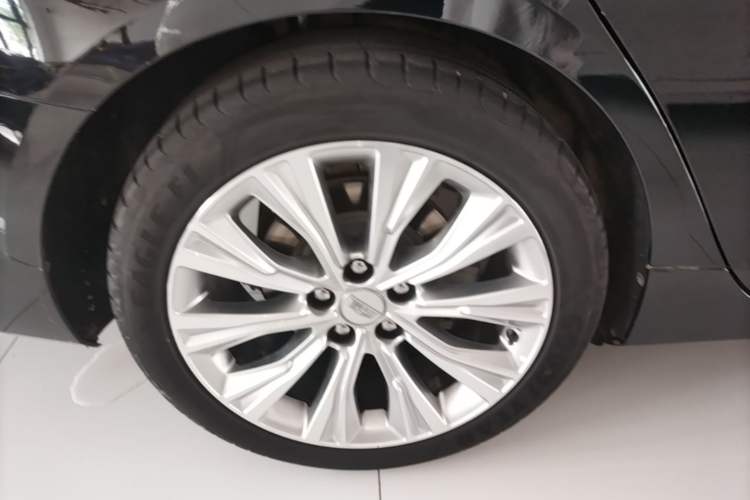 Used Cadillac CT6 2023 28T Luxury Version Right Rear Wheel Hub