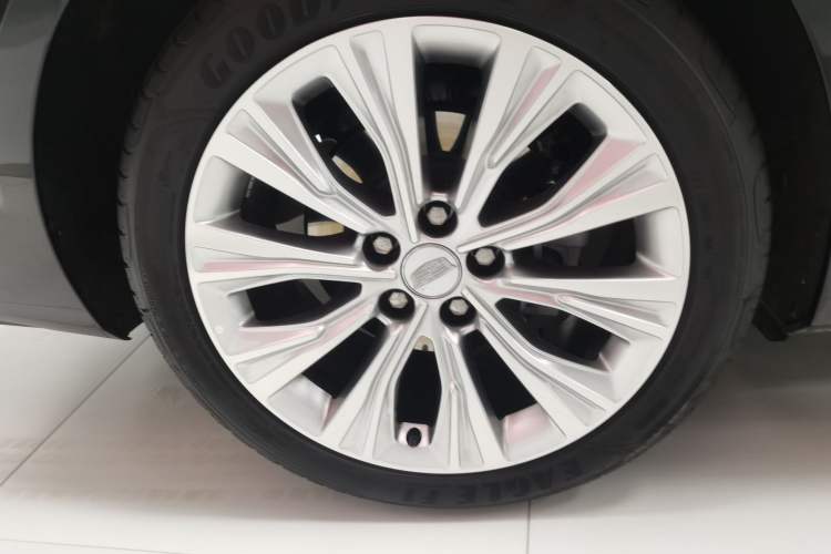 Used Cadillac CT6 2023 28T Platinum Edition Right Rear Wheel Hub