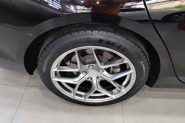 Used Cadillac CT6 2023 28T Prestige Model Right Rear Wheel Hub