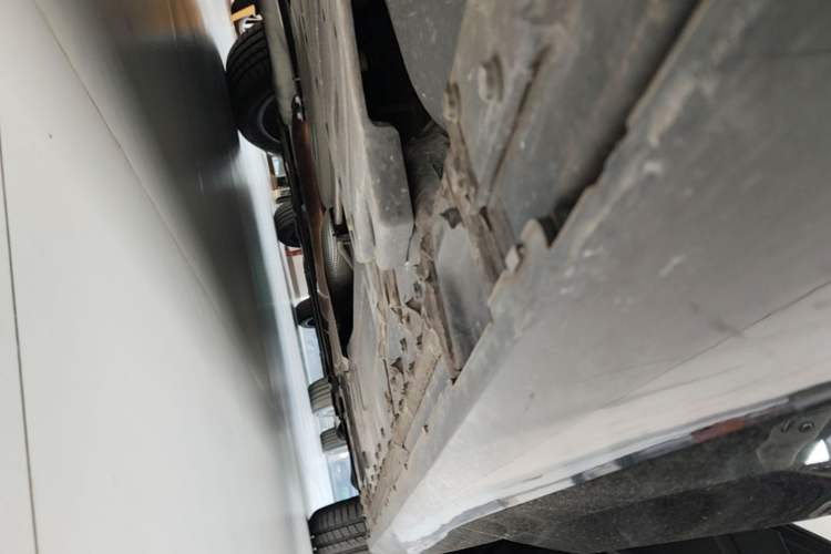 Used Cadillac CT6 2023 28T Platinum Edition Right Side Sill