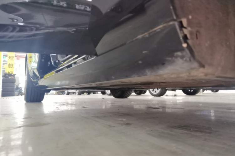 Used Cadillac CT6 2023 28T Luxury Version Right Side Sill
