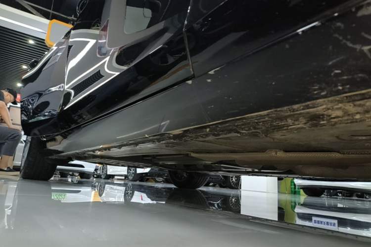 Used Cadillac CT6 2023 28T Luxury Version Right Side Sill