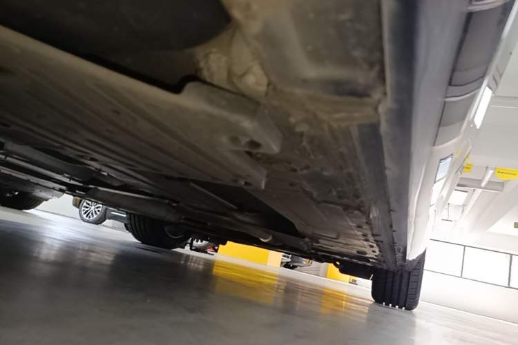 Used Cadillac CT6 2023 28T Luxury Version Right Side Sill