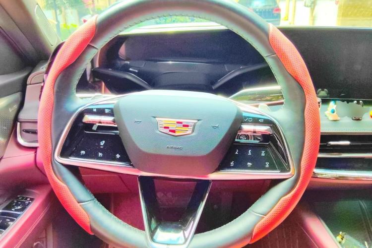 Used Cadillac CT6 2023 28T Platinum Edition Steering Wheel