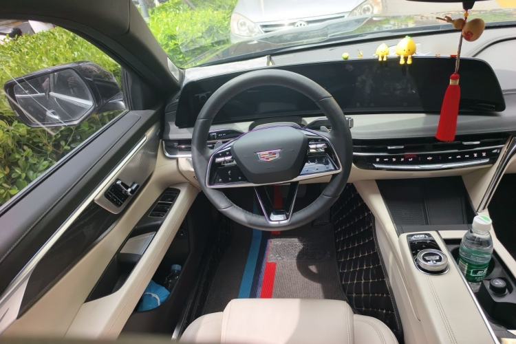 Used Cadillac CT6 2023 28T Luxury Version Steering Wheel