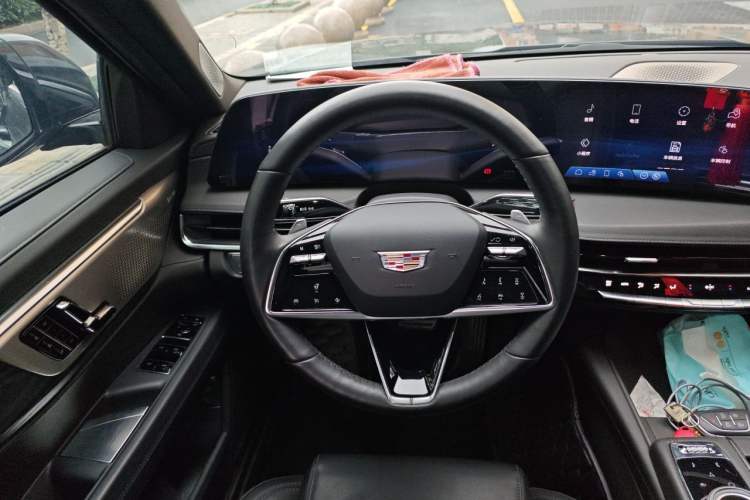 Used Cadillac CT6 2023 28T Luxury Version Steering Wheel