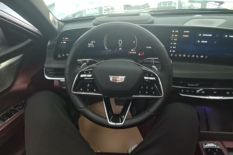 Used Cadillac CT6 2023 28T Platinum Edition Steering Wheel