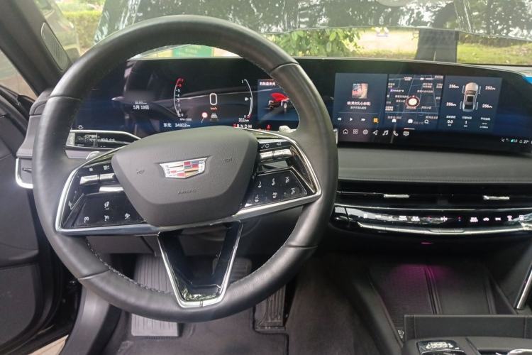 Used Cadillac CT6 2023 28T Luxury Version Steering Wheel
