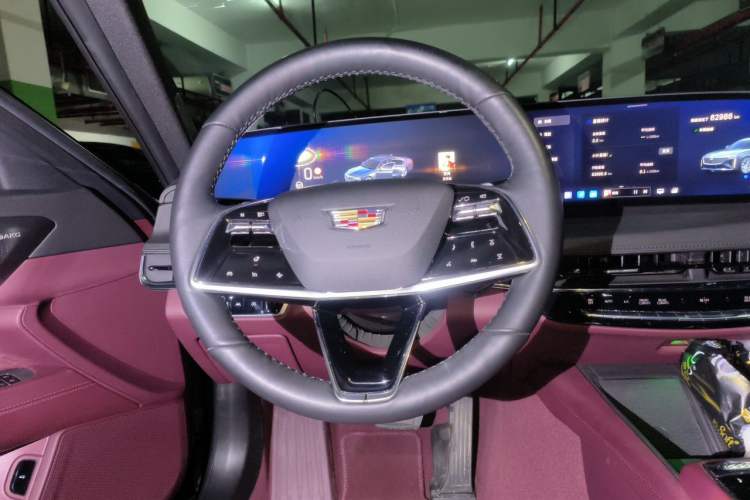 Used Cadillac CT6 2023 28T Prestige Model Steering Wheel