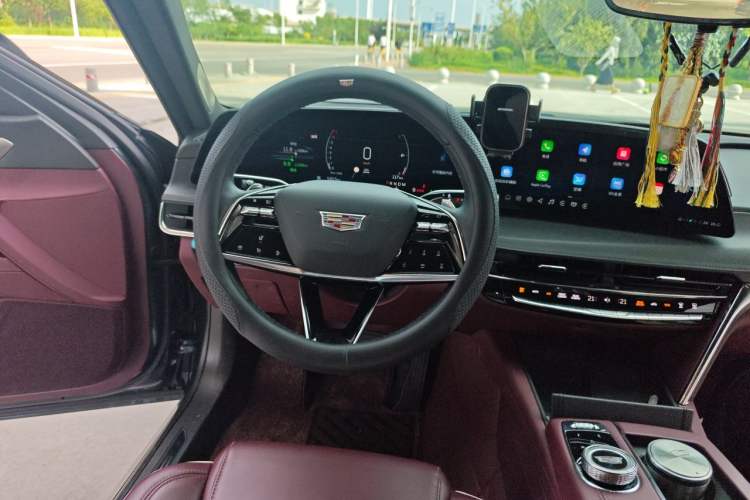 Used Cadillac CT6 2023 28T Platinum Edition Steering Wheel