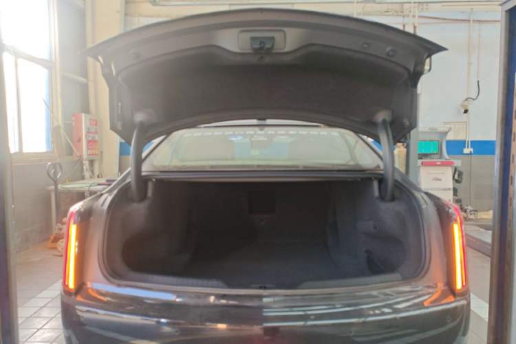 Used Cadillac CT6 2023 28T Platinum Edition Trunk