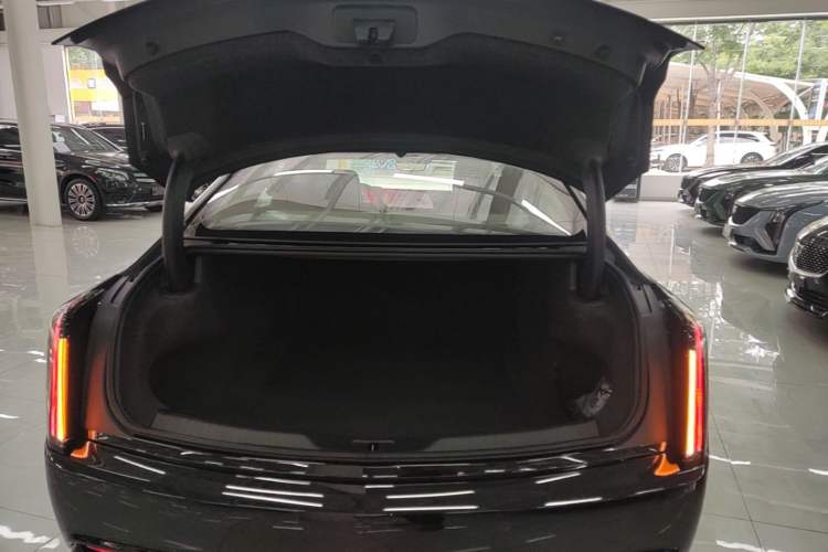 Used Cadillac CT6 2023 28T Platinum Edition Trunk