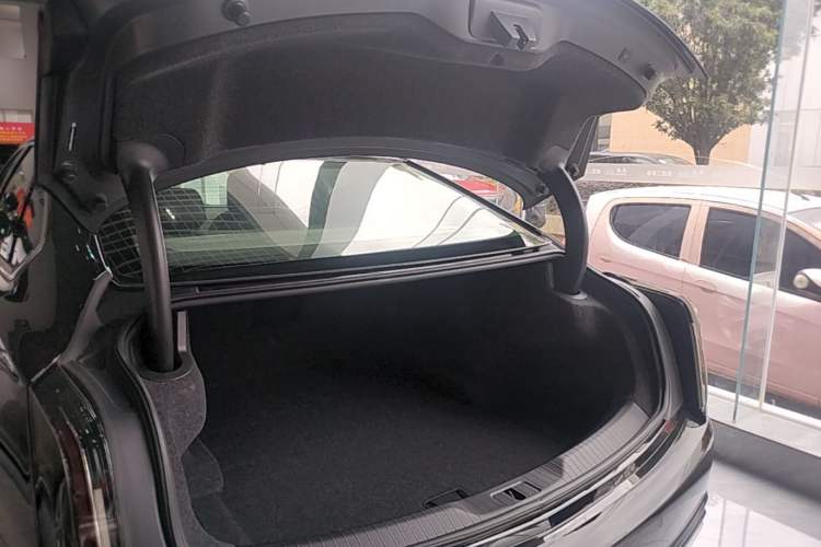 Used Cadillac CT6 2023 28T Platinum Edition Trunk