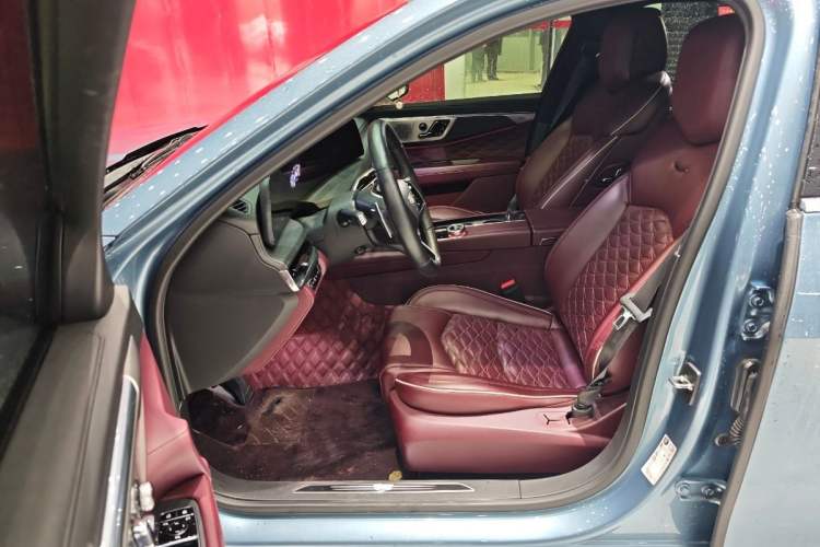 Used Cadillac CT6 2023 28T Platinum Edition Interior 3