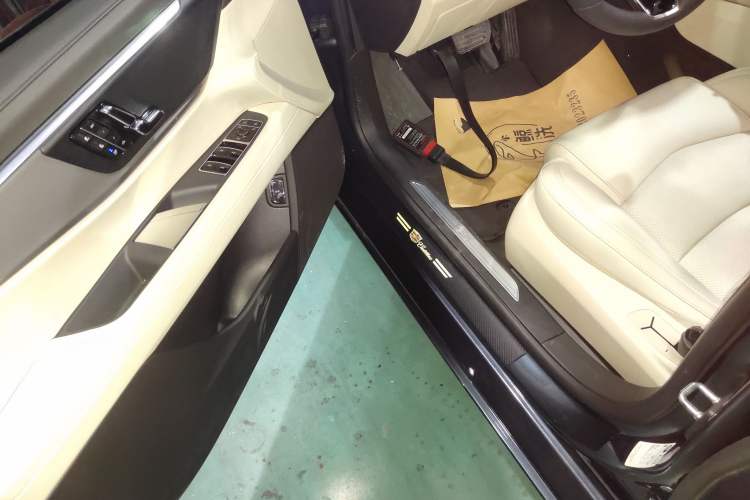 Used Cadillac CT6 2023 28T Fashion Edition Interior 3