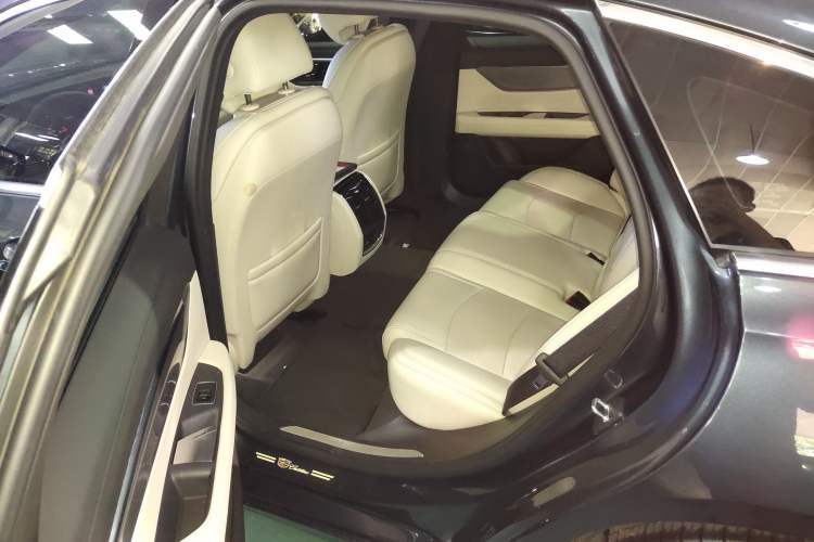 Used Cadillac CT6 2023 28T Fashion Edition Interior 4