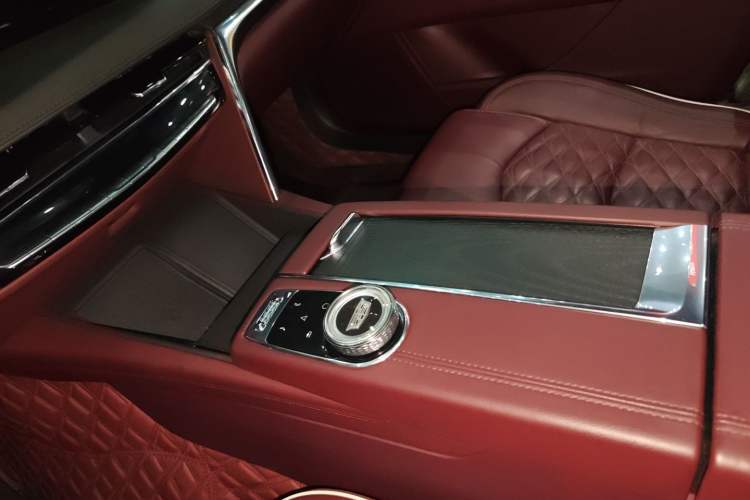Used Cadillac CT6 2023 28T Platinum Edition Interior 9