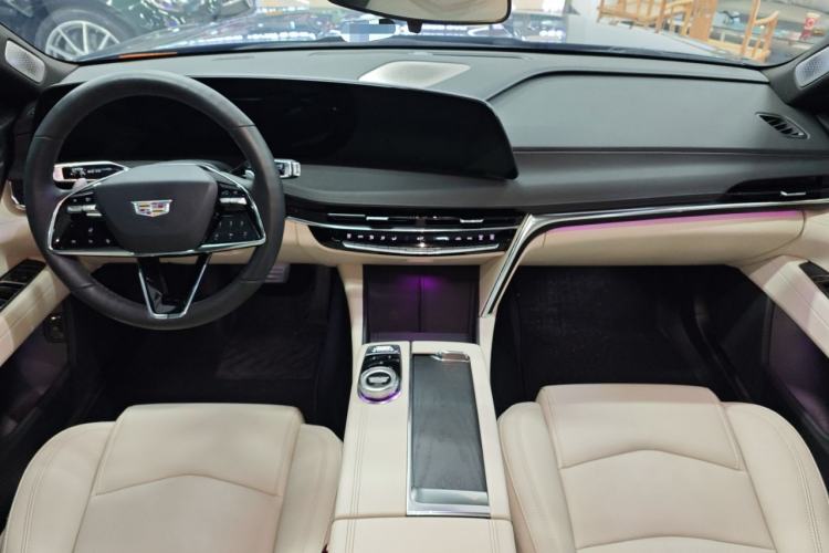 Used Cadillac CT6 2023 28T Luxury Version Center Console