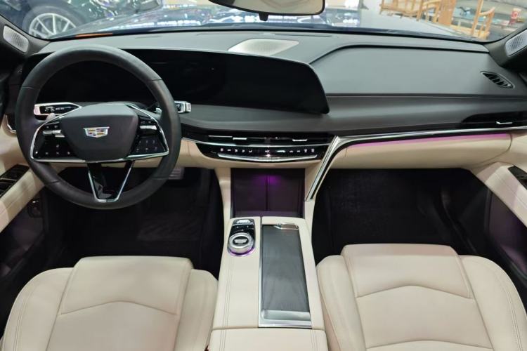 Used Cadillac CT6 2023 28T Luxury Version Center Console