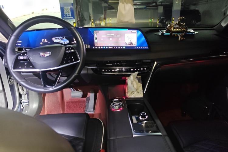 Used Cadillac CT6 2023 28T Prestige Model Center Console