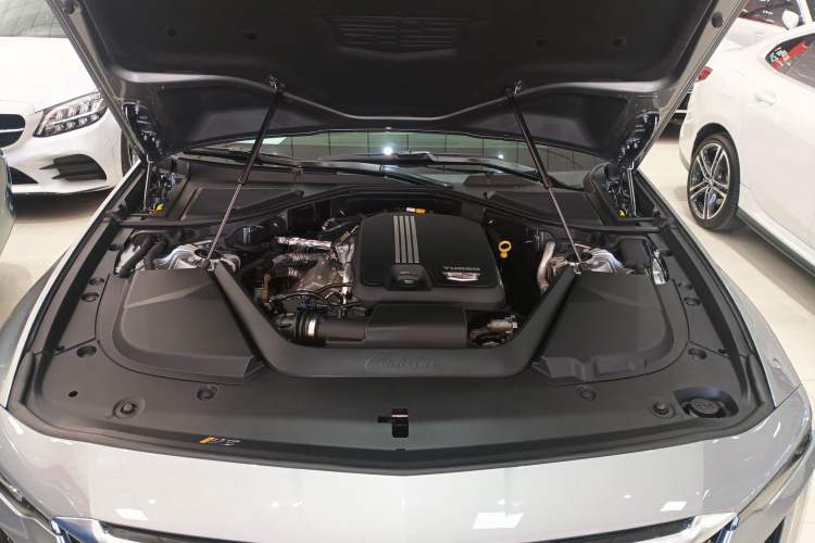 Used Cadillac CT6 2023 28T Luxury Version Engine Bay