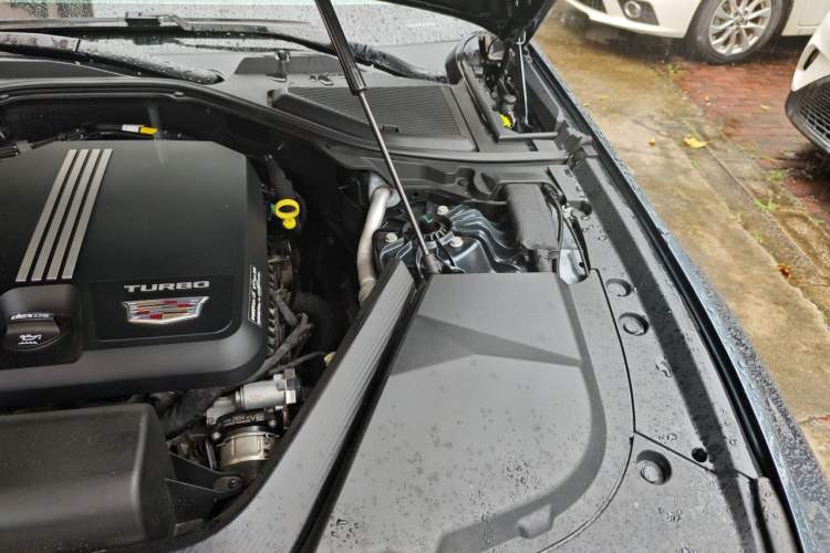 Used Cadillac CT6 2023 28T Luxury Version Engine Bay Left
